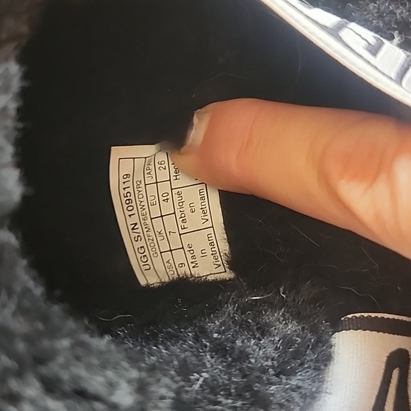 UGG Fluff Slides - Picture 4 of 4